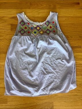 Vintage women’s Lavender Embroidered Tank Top size medium